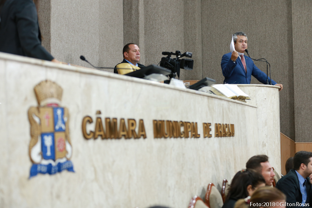 Elber diz que Edvaldo Nogueira está usando o aumento da tarifa de ônibus como moeda de troca