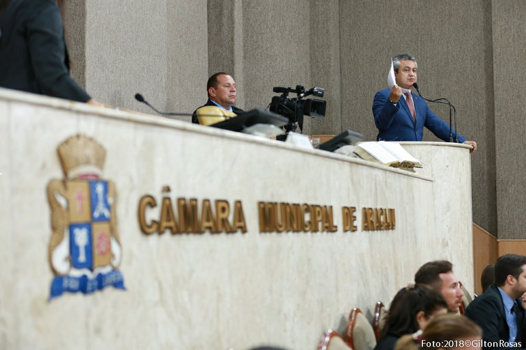 Elber diz que Edvaldo Nogueira está usando o aumento da tarifa de ônibus como moeda de troca