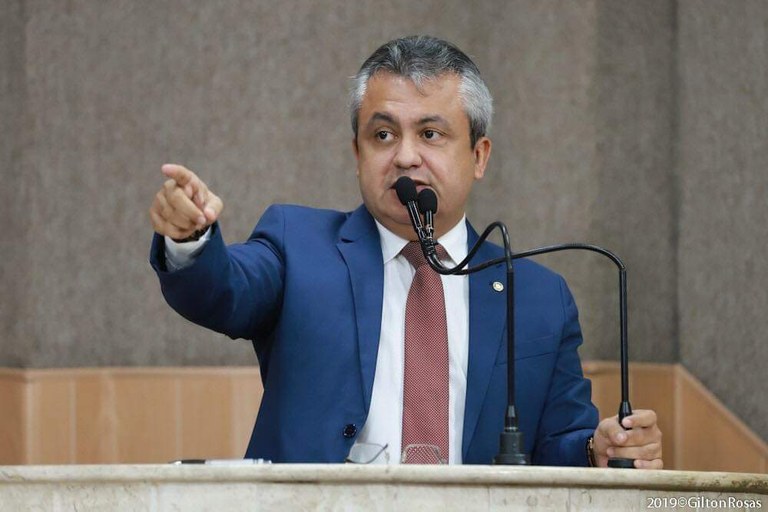 Elber diz que obras de Edvaldo só servem para juntar dinheiro para campanha