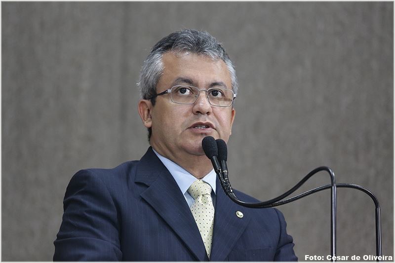 Elber é procurado por alunos que cobram a realização do Desfile Cívico Municipal