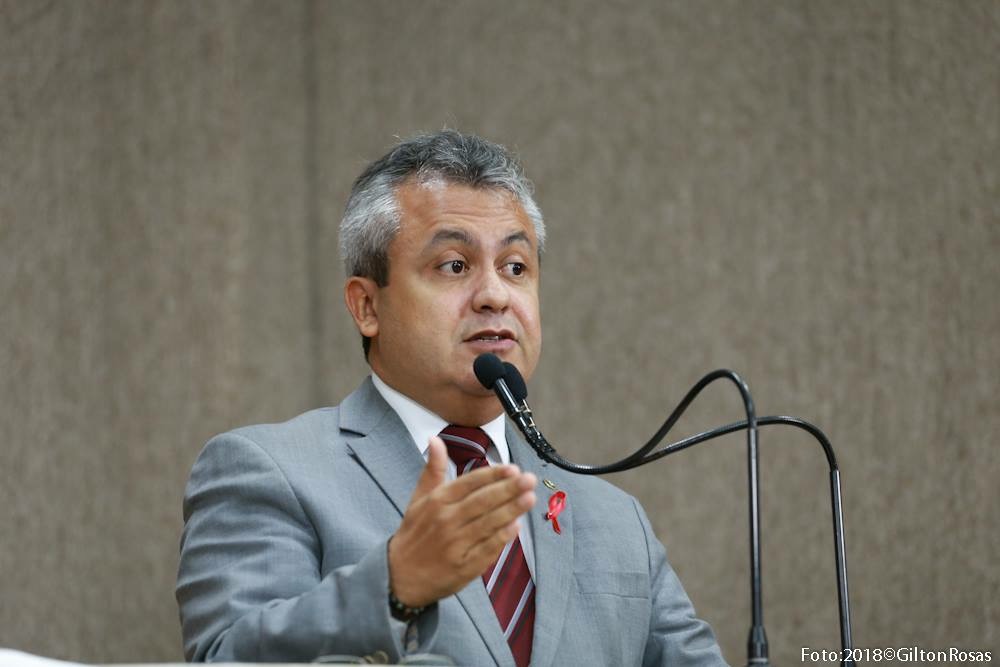 Elber faz duras críticas sobre o aumento da passagem de ônibus dado por Edvaldo Nogueira