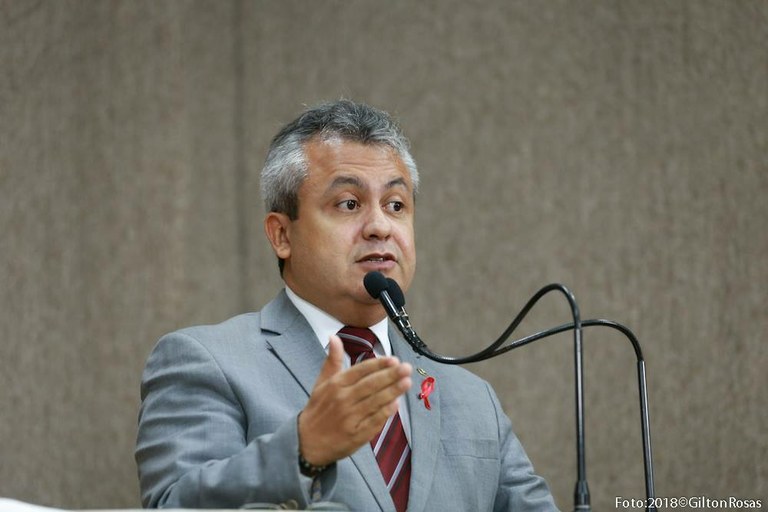 Elber faz duras críticas sobre o aumento da passagem de ônibus dado por Edvaldo Nogueira