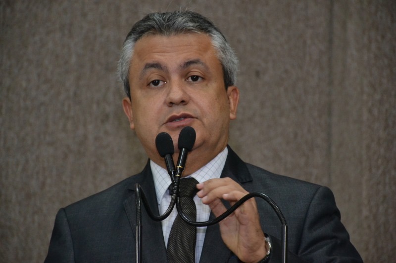 Elber faz reflexões sobre fechamento da Petrobras em Sergipe