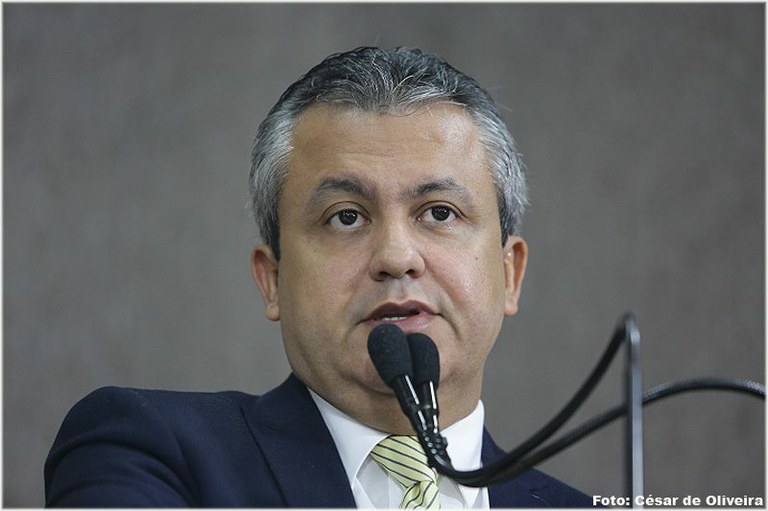 Elber lamenta a rejeição da CPI do Lixo de Aracaju