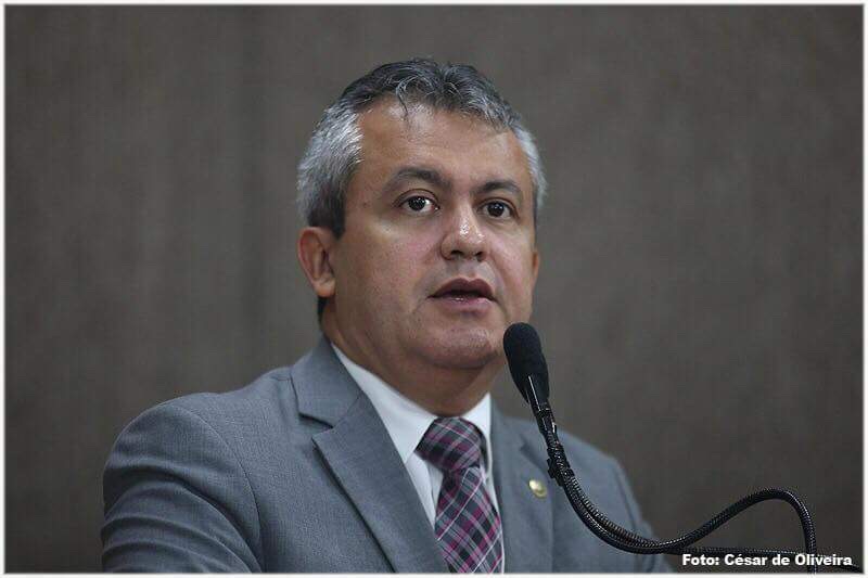 Elber lamenta atraso no pagamento dos aposentados da prefeitura de Aracaju