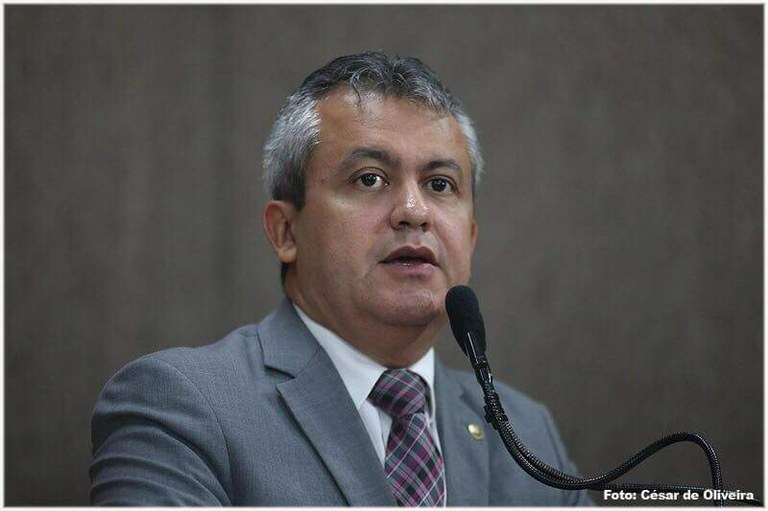 Elber lamenta atraso no pagamento dos aposentados da prefeitura de Aracaju