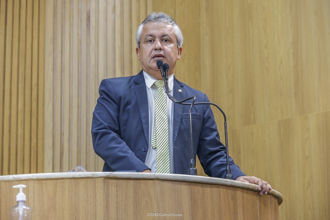 Elber lamenta falecimento de Thaís Bezerra 