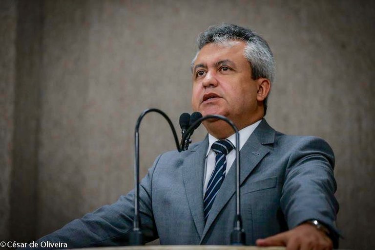 Elber lamenta morte da transexual Laysa Fortuna