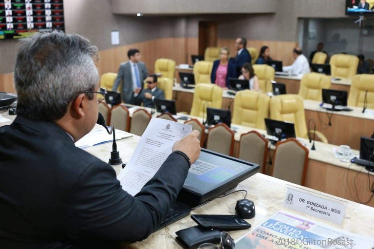 Elber critica tentativa de aumento na passagem de ônibus em Aracaju