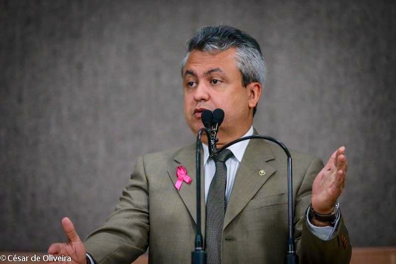 Elber manda recado: “Nós vamos tornar a vida de Edvaldo Nogueira insuportável até ele pagar o que deve aos forrozeiros”