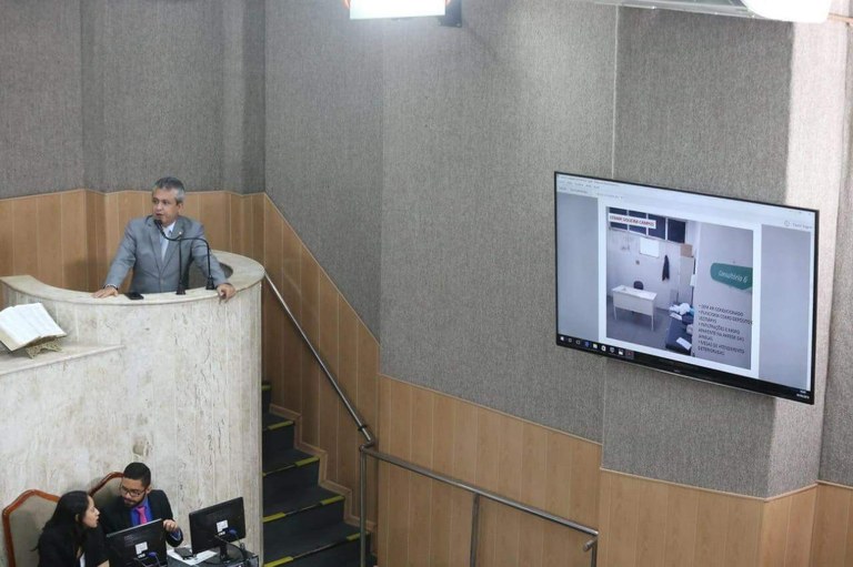 Elber mostra situação caótica dos Centros de Especialidades Médicas de Aracaju