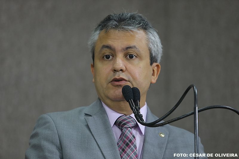 Elber pede a reabertura do Centro de Zoonoses de Aracaju