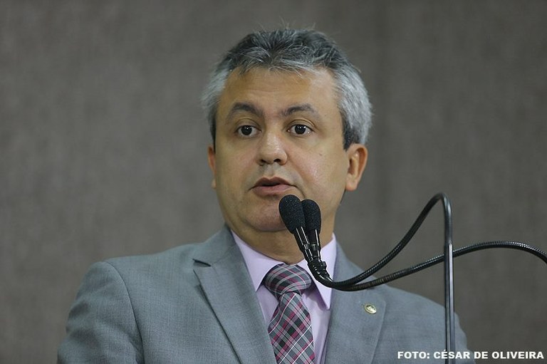 Elber pede a reabertura do Centro de Zoonoses de Aracaju