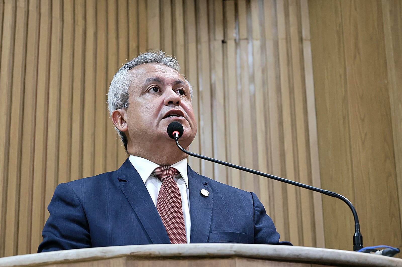 Elber presta apoio às lutas do magistério e da Polícia Civil 