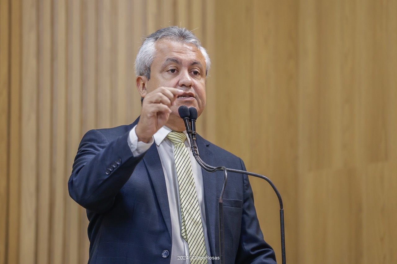 Elber questiona declaração de Thiago de Joaldo sobre emendas parlamentares para shows 