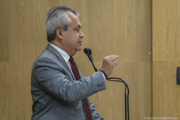 Elber solicita sinalização entre ruas Alagoas e Bahia