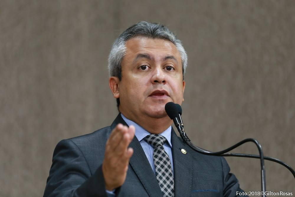 Elber sugere implantação de bueiros inteligentes em Aracaju