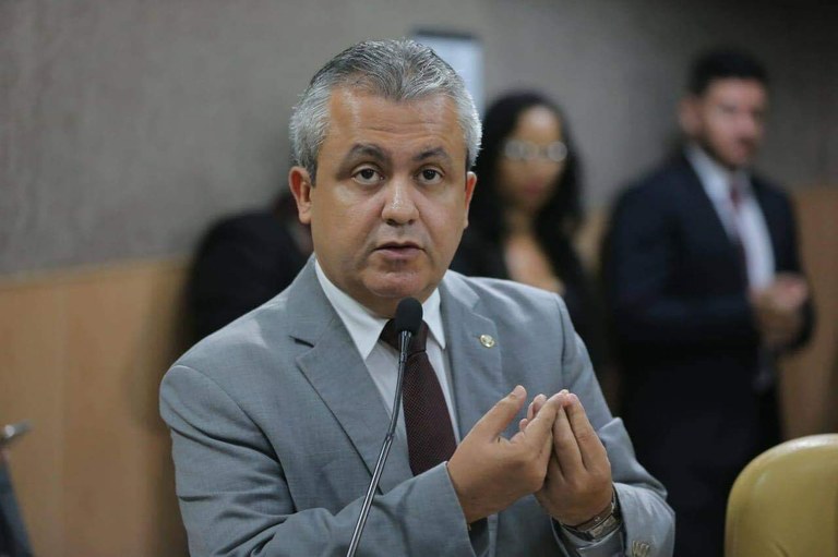 Elber vai prestar queixa-crime no MP contra a Secretaria Municipal de Saúde