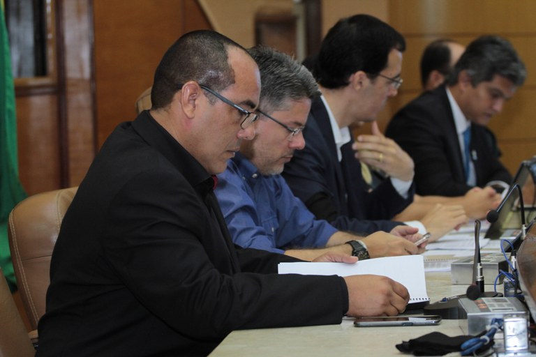 Em audiência na Alese Amintas reforça apoio ao pleito dos concursados da segurança pública