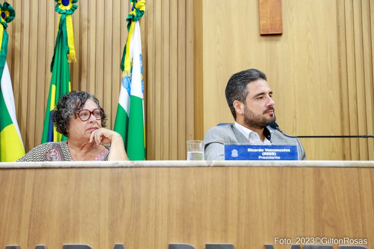 Em audiência pública, professora Ângela Melo (PT) reafirma defesa da Deso e diz que água e saneamento são direitos da população e não mercadorias