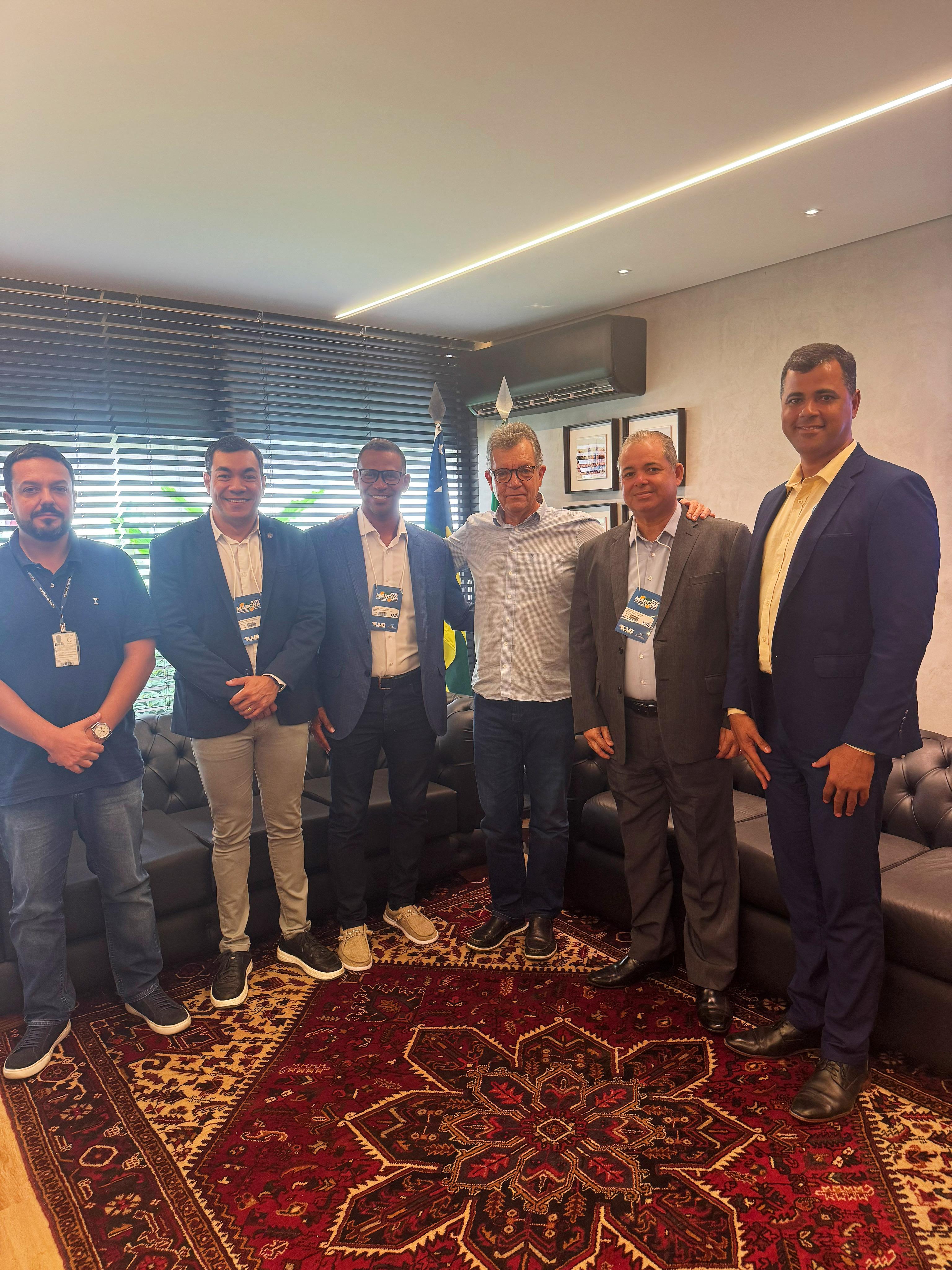 Em Brasília, Levi Oliveira discute pautas prioritárias com prefeitos e o senador Laércio Oliveira 