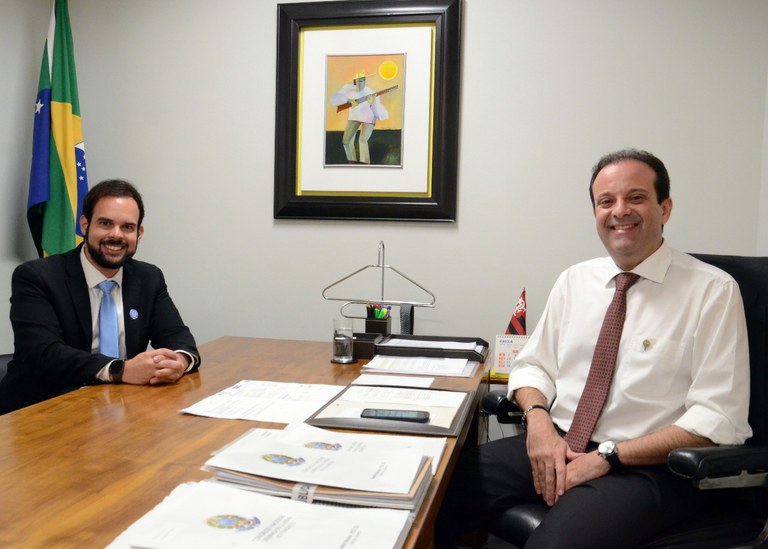 Em Brasília, Thiaguinho tem encontros com André Moura e Eduardo Amorim