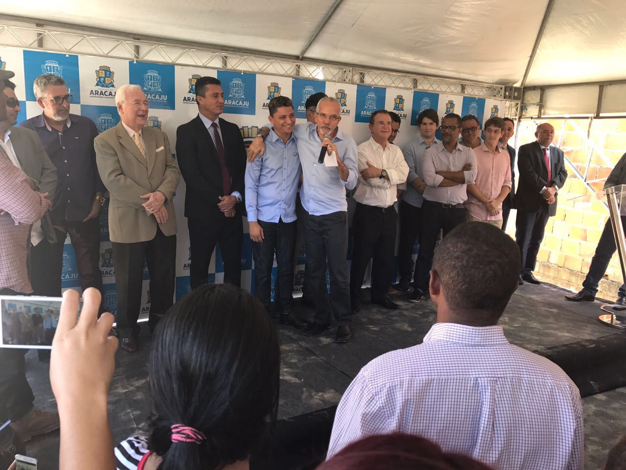 "Em dia de festa, o presente é dos moradores de comunidades carentes", comemora Soneca