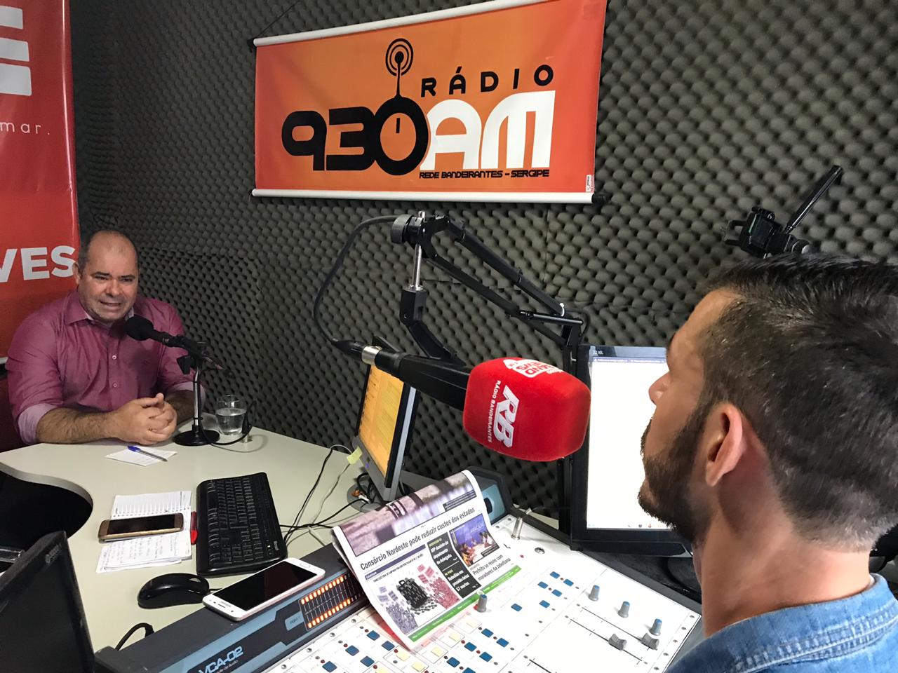 Em entrevista a emissora de rádio, vereador Isac fala sobre chuvas, mandato e relação com o prefeito Edvaldo Nogueira