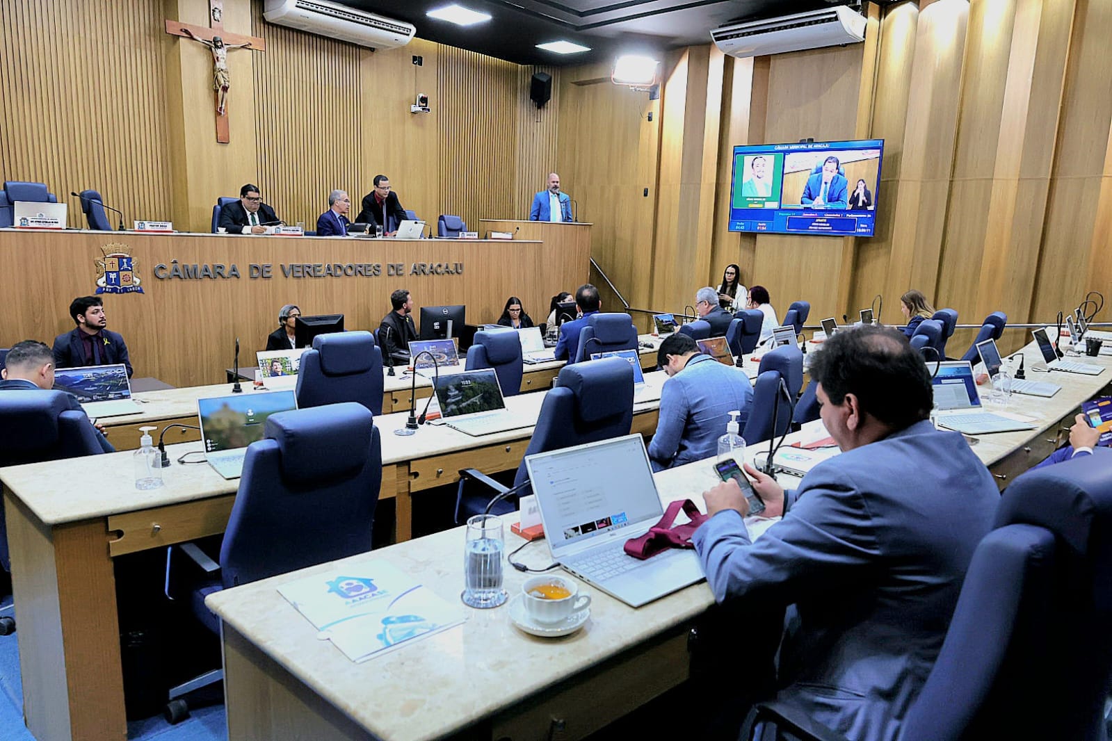 Em grande expediente, vereadores abordam projeto de lei para ambulantes, CPI da SMTT e homenagem a Zé do Rádio