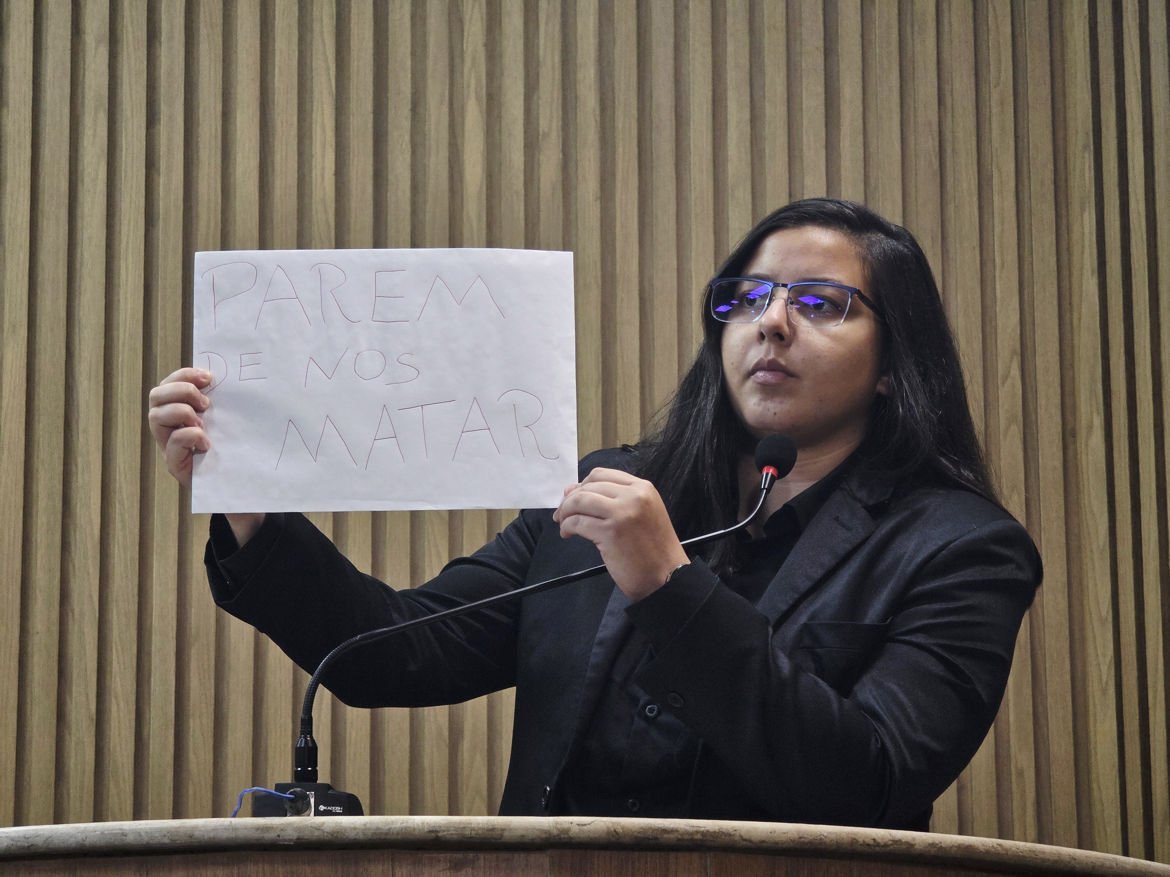 Em luto e em luta: vereadora Thannata faz apelo urgente na Câmara de Aracaju — “Parem de nos matar!”