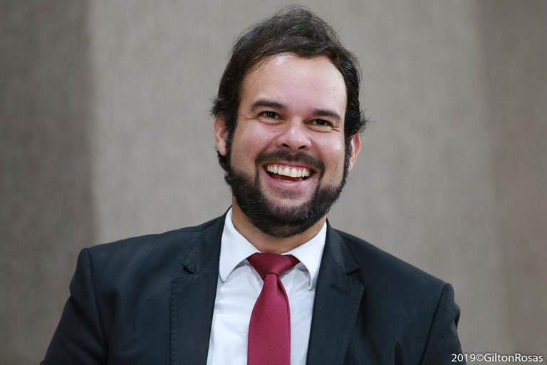 Em meio a quarentena, Thiaguinho Batalha arrecada mais de 100 cestas básicas para doação