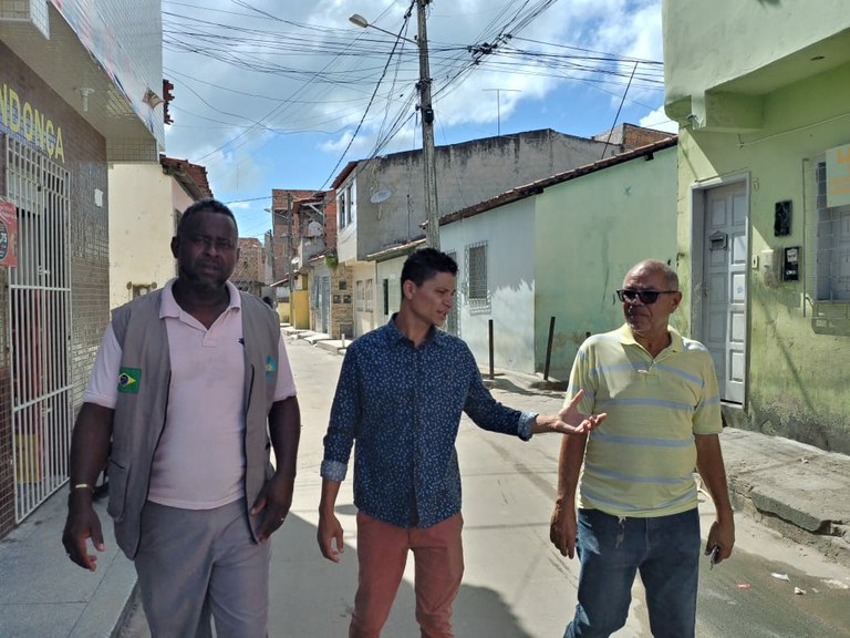 Em nova visita, Palhaço Soneca e representante da Emurb verificam problemas no São Conrado