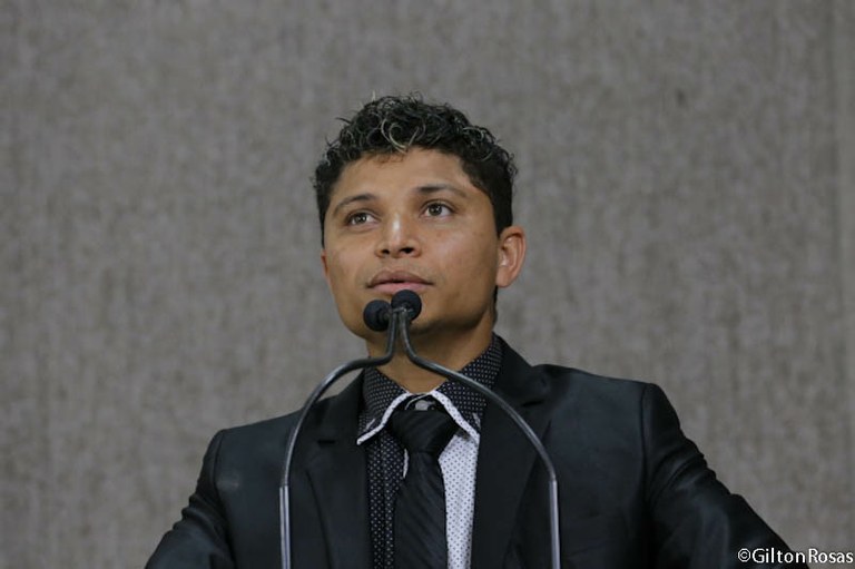 Em programa de TV, vereador de Aracaju conhece pai após três décadas de sofrimento