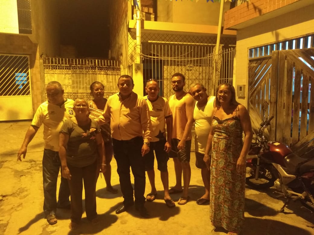 Em recesso parlamentar, Américo de Deus continua os trabalhos e se reúne com moradores do bairro Aeroporto