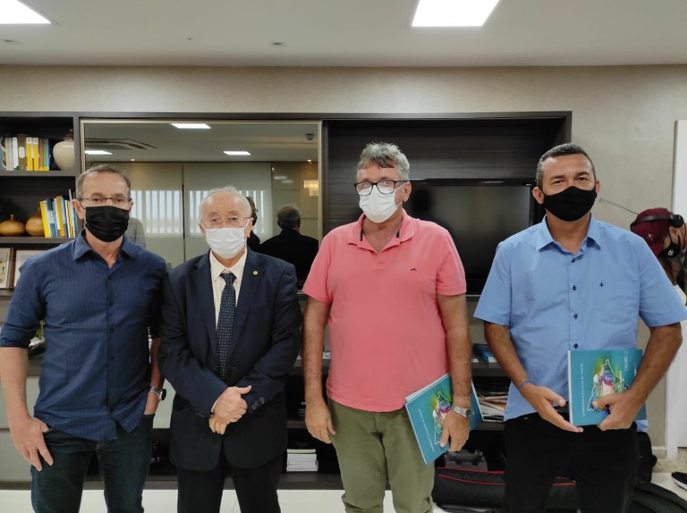 Em reunião, Nitinho trata sobre Plano Estadual de Desenvolvimento Sustentável