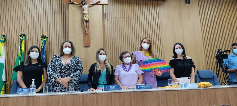 Em Sessão Especial, Linda Brasil ressalta a importância das mulheres ocuparem os espaços de poder