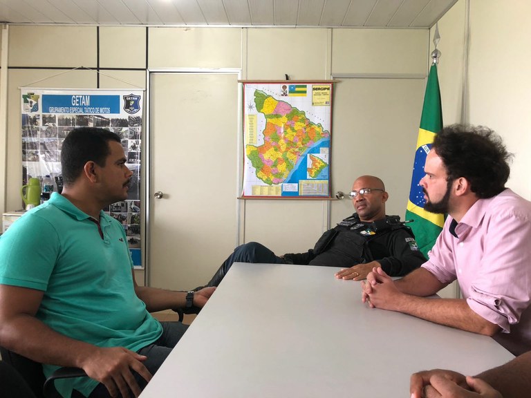 Em visita à Getam, Thiaguinho ouve reivindicações e busca parceria