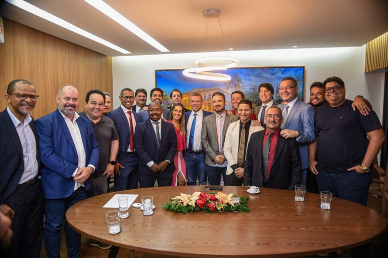 Em visita de cortesia, vereadores recebem o governador Fábio Mitidieri na CMA 