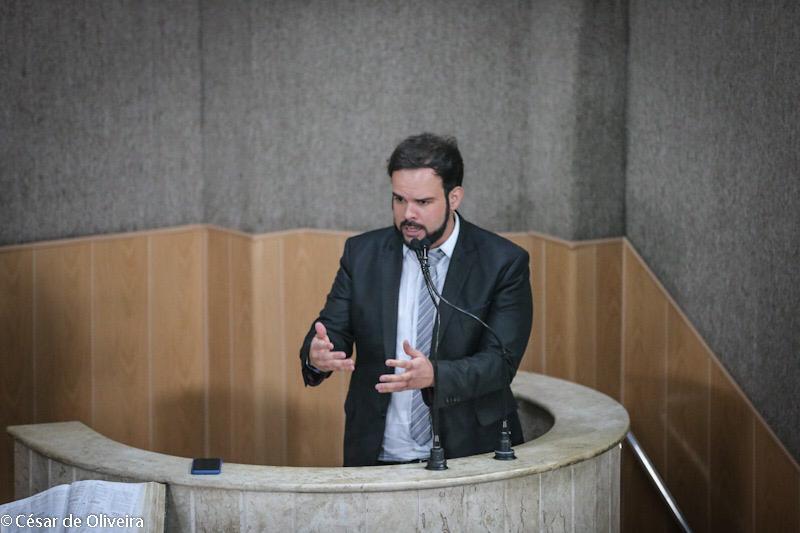 Emenda de Thiaguinho Batalha que disciplina estacionamento para gestantes é aprovada na CMA
