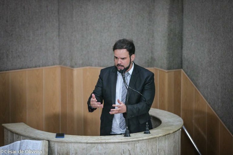 Emenda de Thiaguinho Batalha que disciplina estacionamento para gestantes é aprovada na CMA