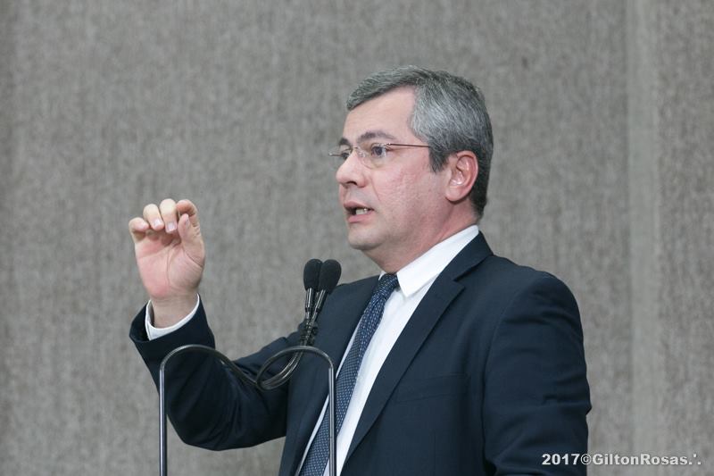 Emendas à LDO destinadas a servidores e à educação são rejeitadas