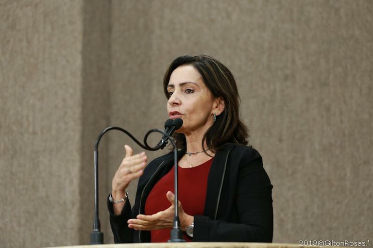 Emília afirma que falta respeito e humanidade da gestão municipal para resolver a situação dos renais