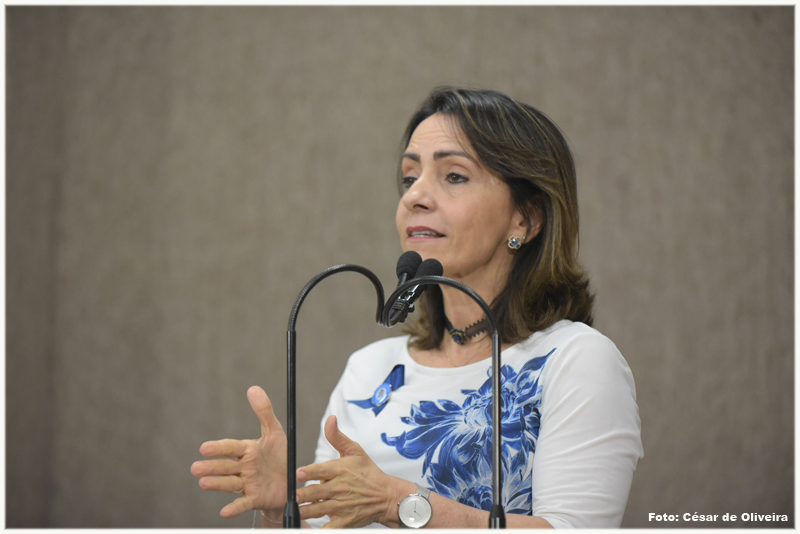 Emília alerta que faixas apagadas colocam em risco a vida de pedestres