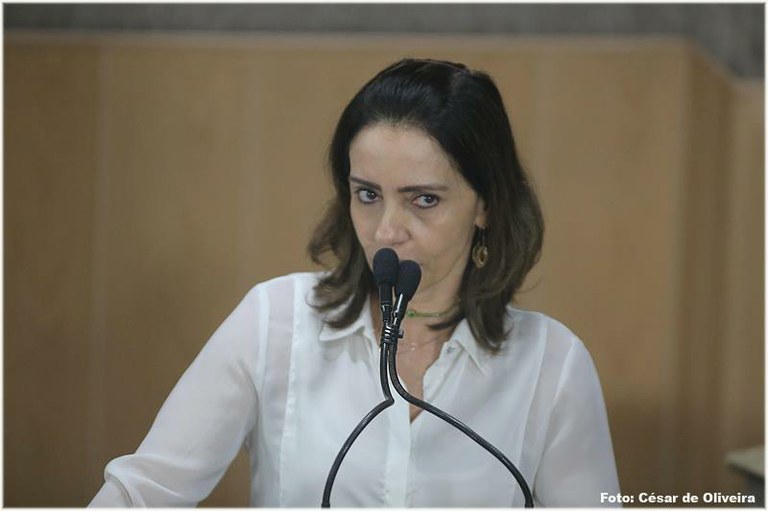 Emília cobra celeridade na convocação dos aprovados da Polícia Civil