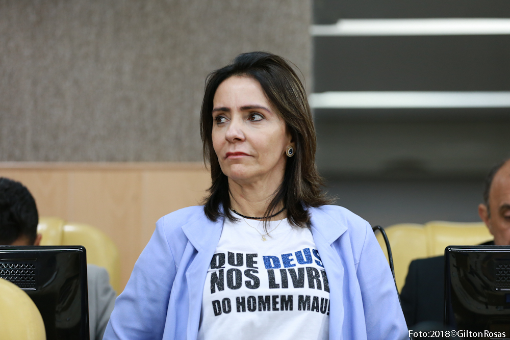 Emília cobra instalação de banheiros públicos no calçadão da 13 de Julho