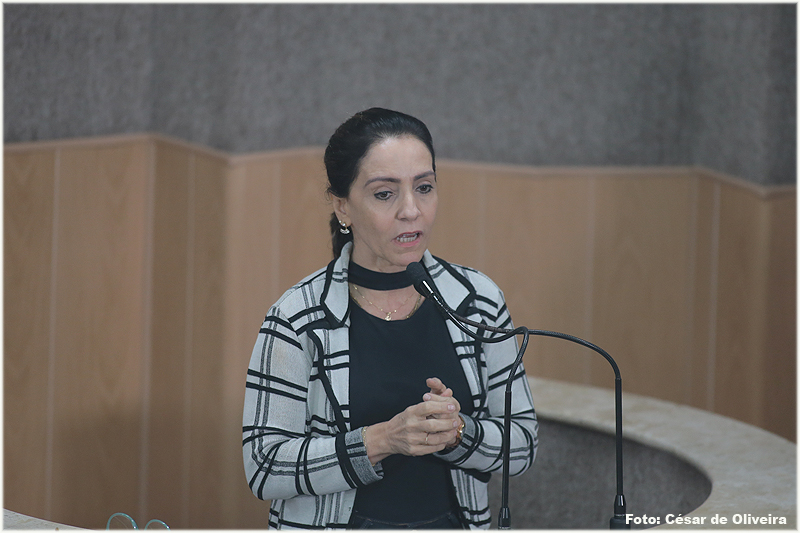 Emília cobra mais comprometimento com o tratamento dos animais