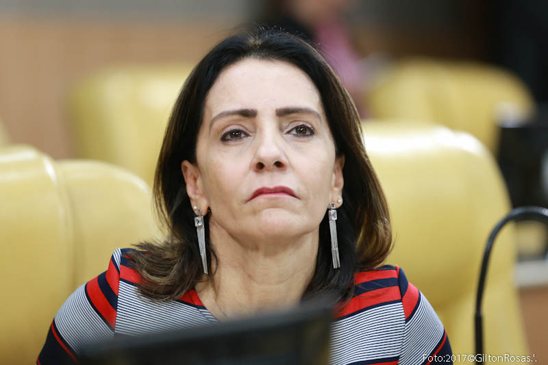 Emília cobra o funcionamento das câmaras frigoríficas do Mercado do Augusto Franco