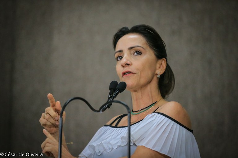 Emília cobra transparência em relatórios de óbitos do Nestor Piva