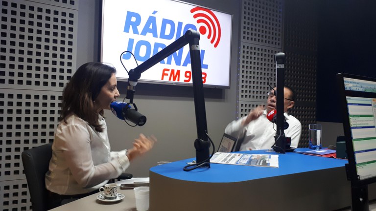 Emília concede entrevista a Gilmar Carvalho, que quer convencê-la a disputar a PMA