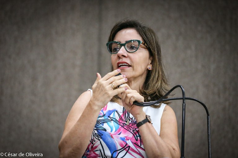 Emília Corrêa: “Edvaldo Nogueira gosta é de dinheiro”